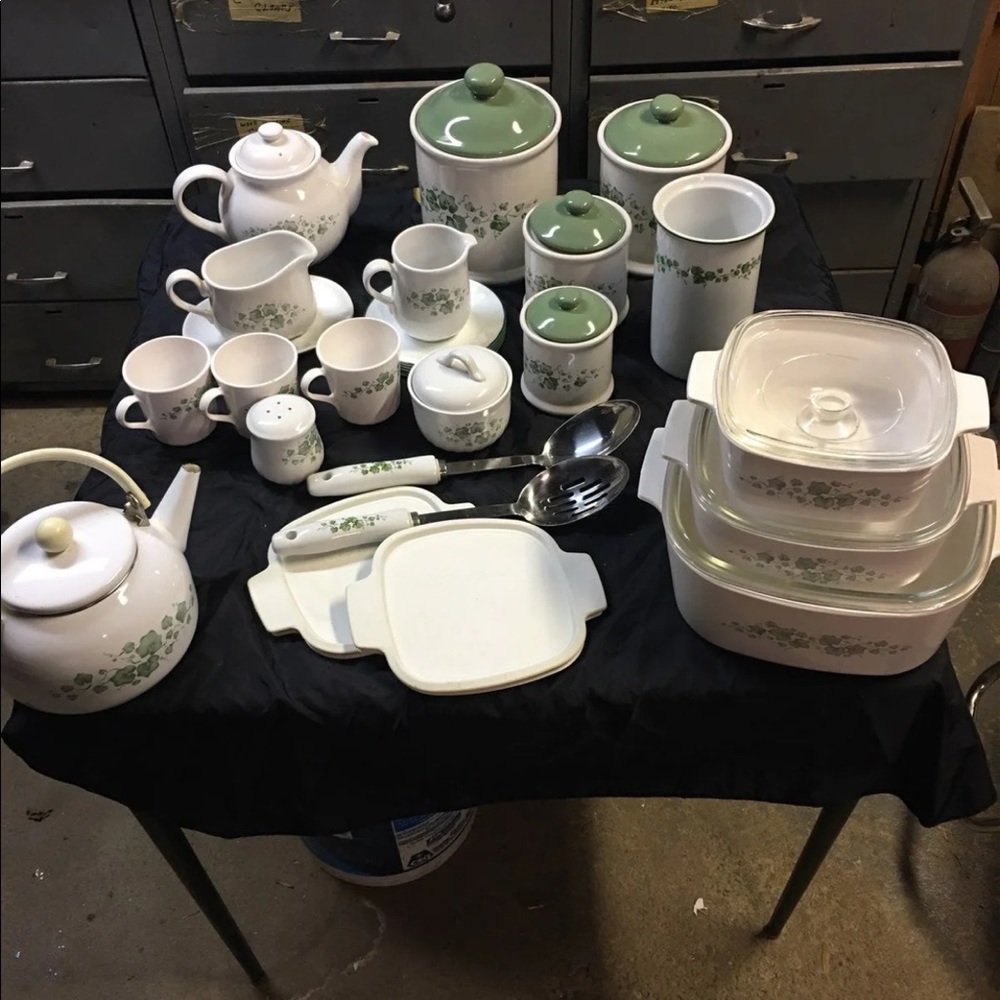 25 Piece Ivy Corelle set. Serving spoons are RARE.